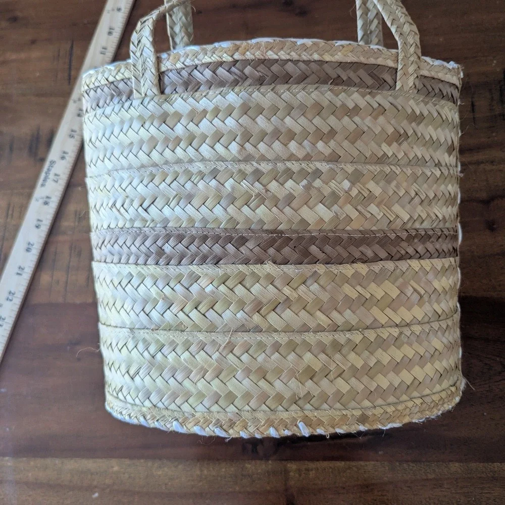 Woven Straw Tote Bucket‎ Shoulder Bag Tan Seashell Raffia  Fabric Lined Beach